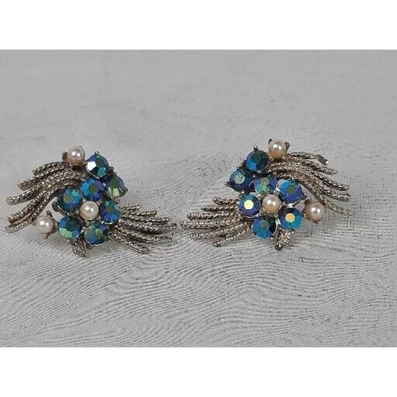 Coro Jewelry - Coro Pegasus Vintage 1950s Diamante Clip Earrings Iridescent Blue Faux Pearls